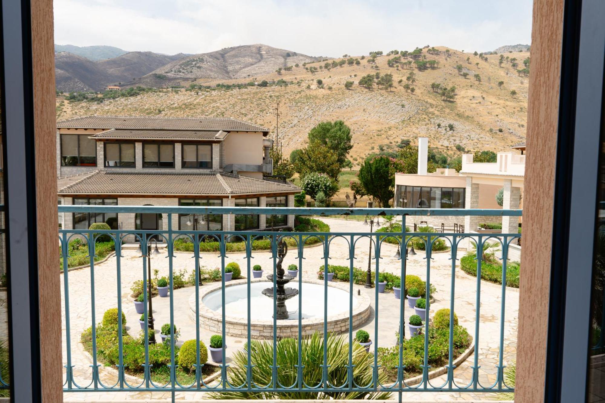 Kronos Village Gjirokastër Exteriör bild
